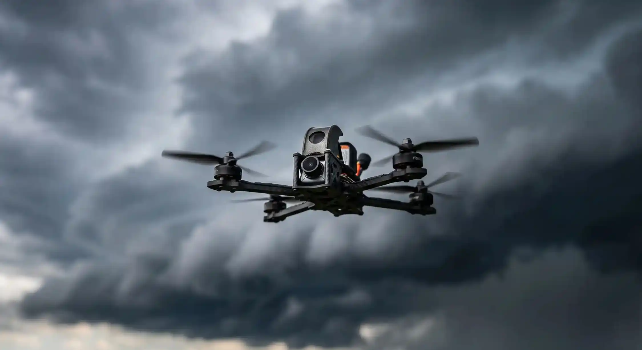 OTUS Project : ce drone FPV a filmé l'intérieur d'une tornade en 360°